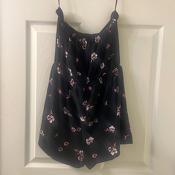 Black floral romper - Picture 1 of 2